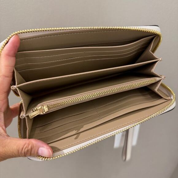 Last 2 ‼️Coach X Peanuts Long Zip Around Wallet CBN35 - Picture 3 of 4